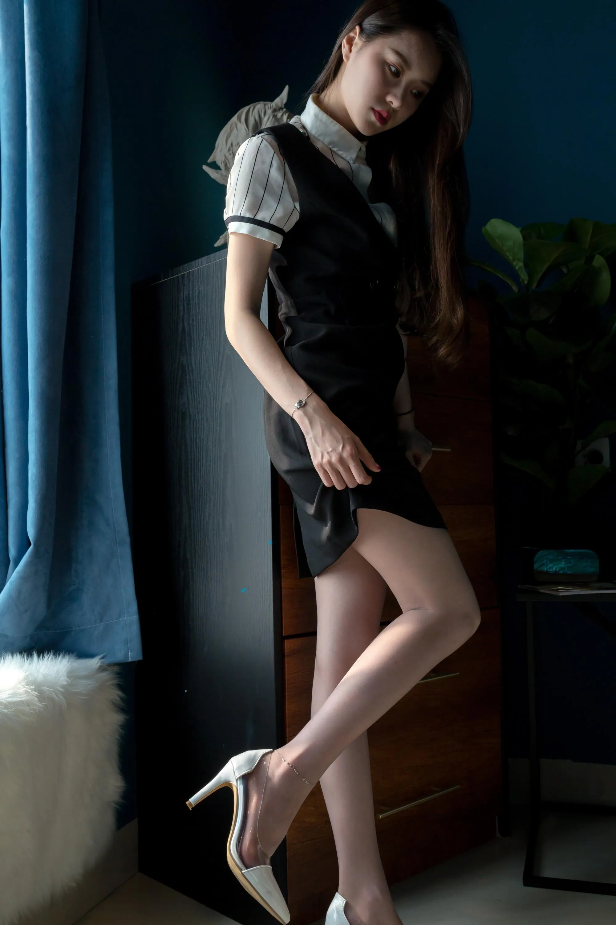 Sia不吃鱼 – NO.002 OL丝袜情 [146P]插图